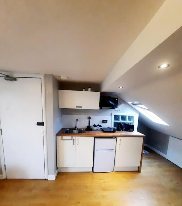 Alross Studio Flat / Private Bathroom London Exteriör bild