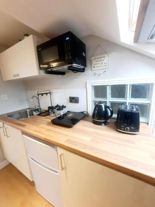 Alross Studio Flat / Private Bathroom London Exteriör bild